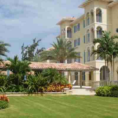 SPECIAL DISCOUNTED RATE!-  Magical Oceanfront Holiday - Grace Bay Beach 1/2 bed Hotel Exterior