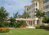 SPECIAL DISCOUNTED RATE!-  Magical Oceanfront Holiday - Grace Bay Beach 1/2 bed
