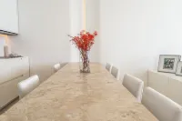 Viceroy Ocean View Apartment with hotel services