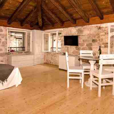 4 stars Stone Walls' - Sunny, cozy Studio right in the centre of Split Rooms