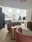 Luxury 5 Bedroom Home, 3 Minute Walk from the Beach