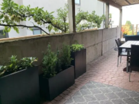 Suite with ocean view patio, three blocks to pier. โรงแรมในไวท์ร็อค