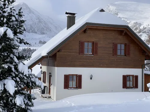 Exclusive vacation home in the Nockberge with a sauna and fireplace Hotels in Reichenau