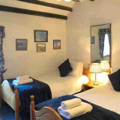 Lake District oak-beamed cottage.Pet welcome.  Summer heated outdoor pool. Rooms