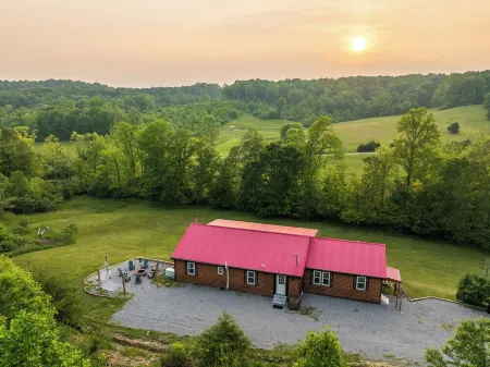 Nature Retreat: Hot Tub, Fire Pit & Hocking Hills