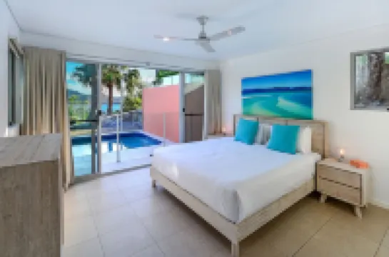 Peninsula 6 with private heated pool! Hotels in 