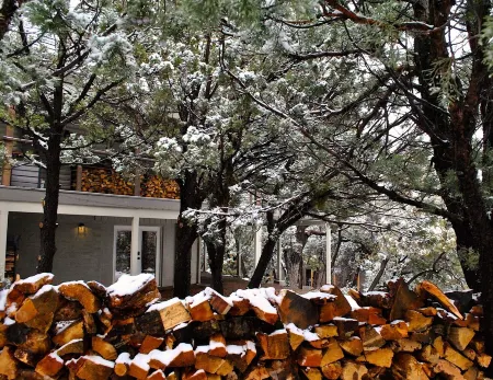 Stunning Views from 3 Level Home, Majestic Sunrise and Mountain Scapes Отели в г. Пайн