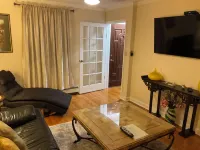 Duplex with  private Entrance , A block from UBS Arena & Belmont Park, Hotels in Elmont