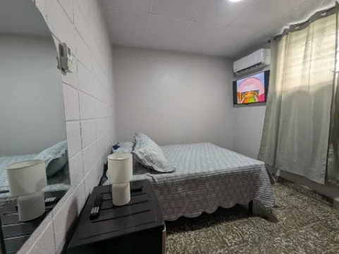 Spacious Home W Private Parking Отели рядом с достопримечательностью «Собор Святейшего Спасителя»