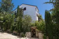 Comfortable apartment with sea view, close to the beach, family-friendly,  WiFi