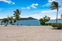 Ocean View Retreat.. Walk to Sapphire Beach!
