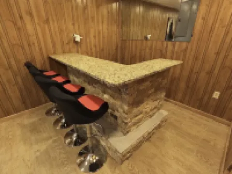 Cozy 4bd with the gym, sauna, hot tube seasonal pool