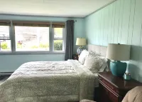 Bright condo w Pool, walking distance to town! Hotel a Tisbury