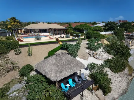 5 Star OceanFRONT Villa w/Pool, Secluded Beach, Ocean Access & Ocean Edge Palapa