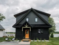 Easy Breezy Riverside Cottage: Cabin 3 from HGTV's Renovation Resort Season 1 Hotels in der Nähe von Westben
