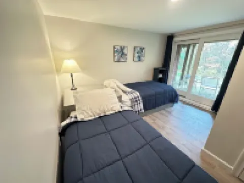 Mount Snow Timber Creek Townhouse with Pool and Ski Shuttle