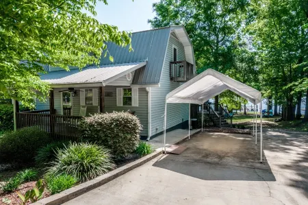 Retreat to the Lake: Vintage Appeal, Hi-Speed Fiber Optic Wi-Fi and a Pool Table