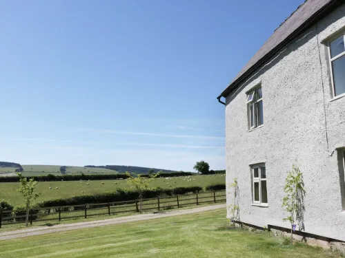 Lower Hodre Hotels in Buckton and Coxall