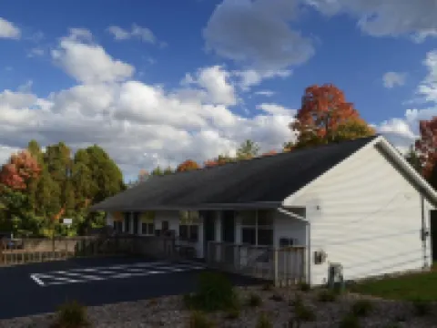 Maple Leaf Lodge Hotels in Schroon