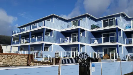 The Landing at Newport Condominium Hotel