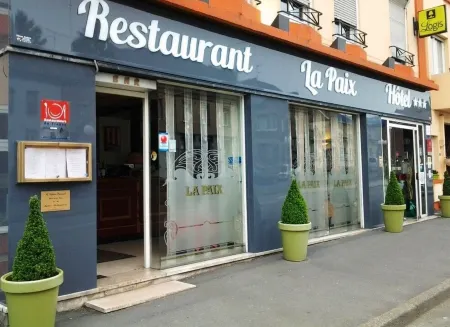 Logis Hotel de la Paix Отели в г. Этреопон