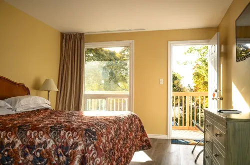 Meaford Inn Hotels in Thornbury