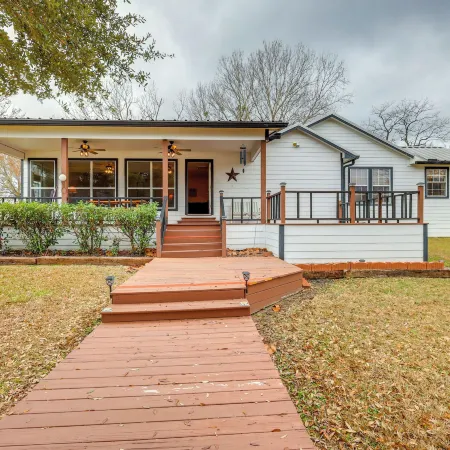Dock, Decks & Views: Lakefront Cottage