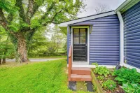 Hike, Sip and Explore Charming Waterford Cottage! Hotels in Waterford