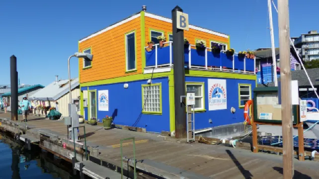 A Float Home B&B in Fisherman’s Wharf