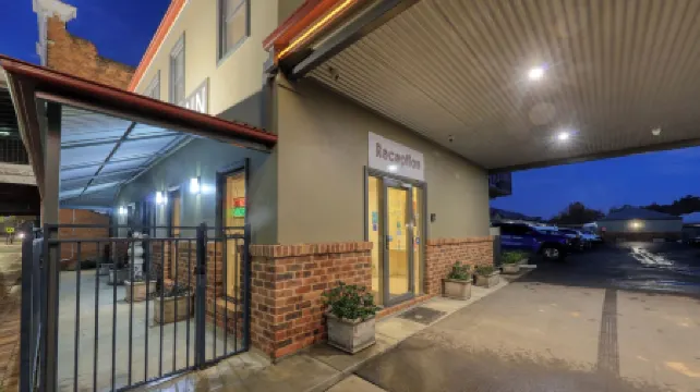 紹布什汽車旅館