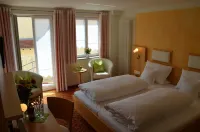 Hotel Zur Krone فنادق في Beilngries