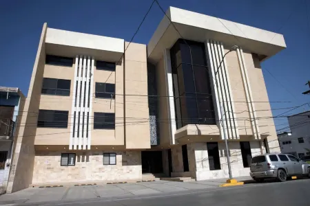 Hotel Grand Lion Отели рядом с достопримечательностью «El hoyo de simas»