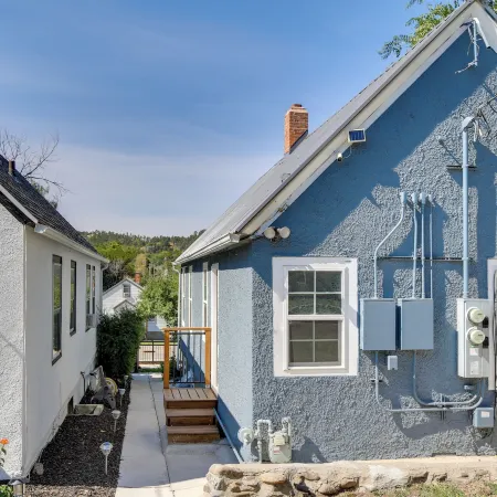 Black Hills Basecamp: Historic Rapid City Home!