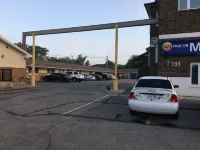 Sunparlor Motel - parking