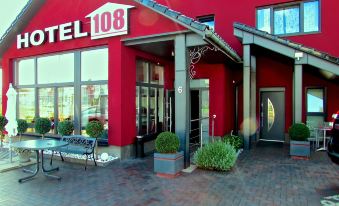 Hotel 108