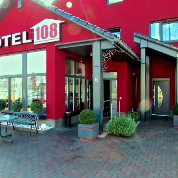 Hotel 108