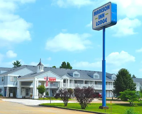Madison Inn Lodge Hotels in Fredericktown