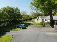 Pendragon Country Cottages - Parking