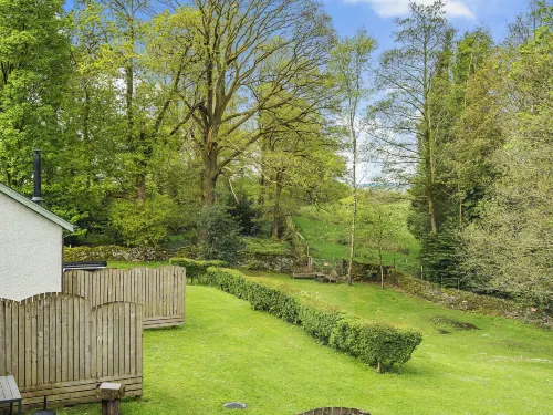 Rowan - Woodland Cottages فنادق في Claife