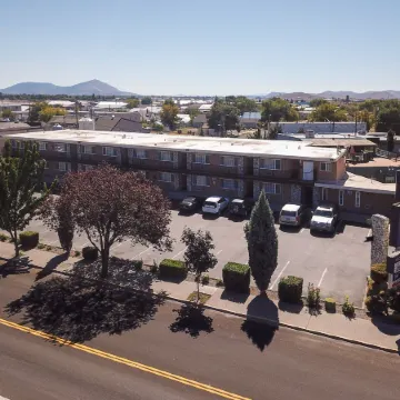 Maverick Motel - Modern Renovated Motel