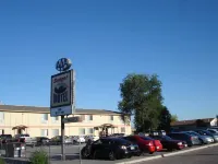Budget Motel - parking