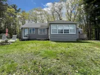Mary's Lakeview - Limit 10 4 Bedroom Home by Redawning Hotels in Sebago