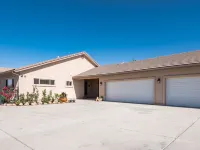 Luxury Home Near Golf Course, Airport, Embry Riddle-Hole in One! Hotels near Embry-Riddle Aeronautical University - Prescott
