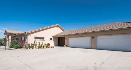 Luxury Home Near Golf Course, Airport, Embry Riddle-Hole in One!