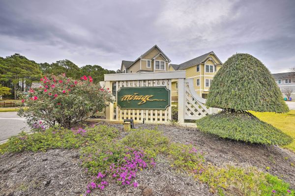Coastal Home w/ Community Pool < 2 Miles to Beach!