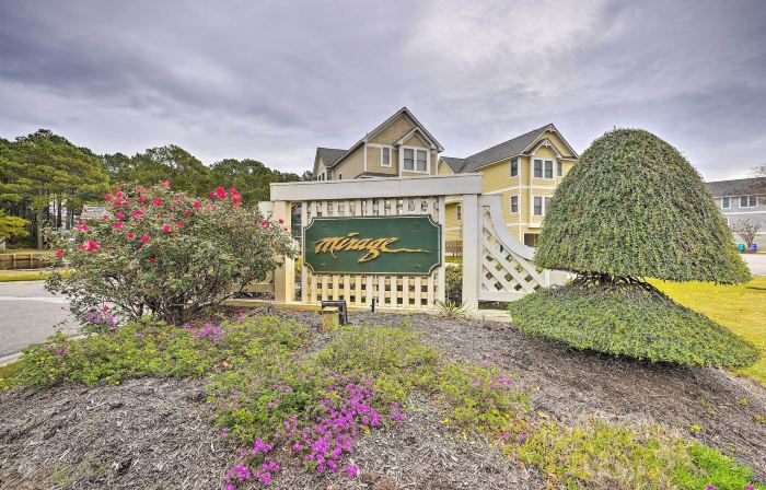 Coastal Home w/ Community Pool < 2 Miles to Beach!