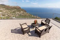 Casa Raimunda, Modern house with 2 bedrooms, views to the ocean and Arco.