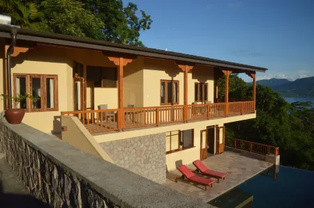 La Perle Appartements Отели рядом с достопримечательностью «Baie Lazare»