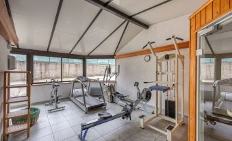 Logis Hostellerie Motel Au Bois le Sire