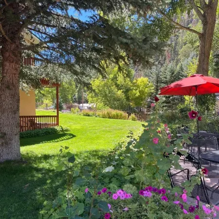 The River's Edge Motel Lodge & Resort